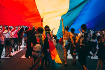 Le 17 mai est la journée mondiale contre l'homophobie et la transphobie. Cette date symbolique originaire du Québec est maintenant célébrée dans de nombreux pays.
